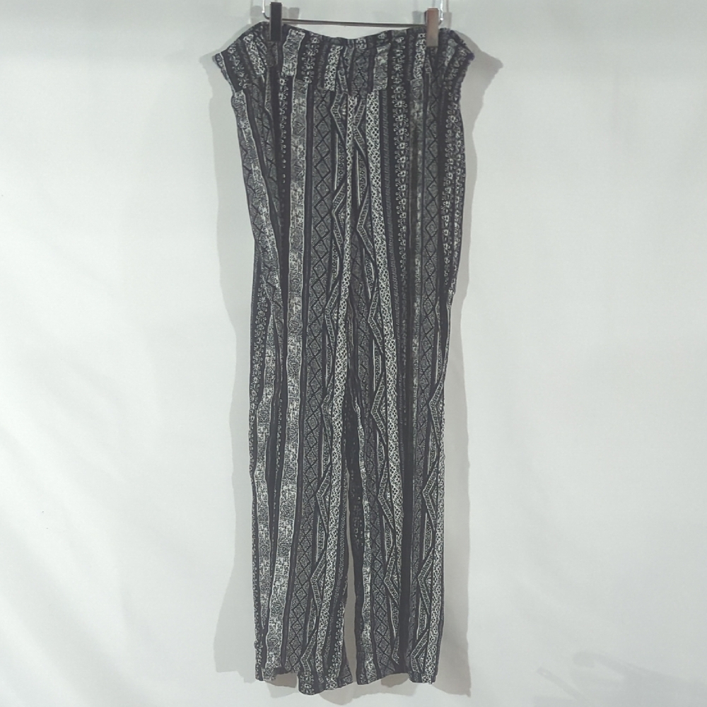 No Boundaries Black and White Geometric Pants